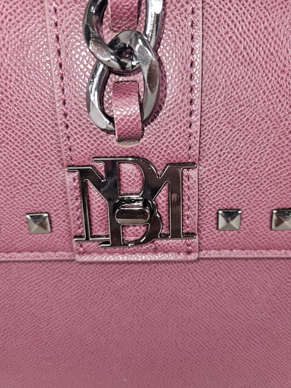 NWT Badgley Mischka Crossbody With Big Chain Plum Studs In The Cover W Letter Lk - Picture 2 of 16